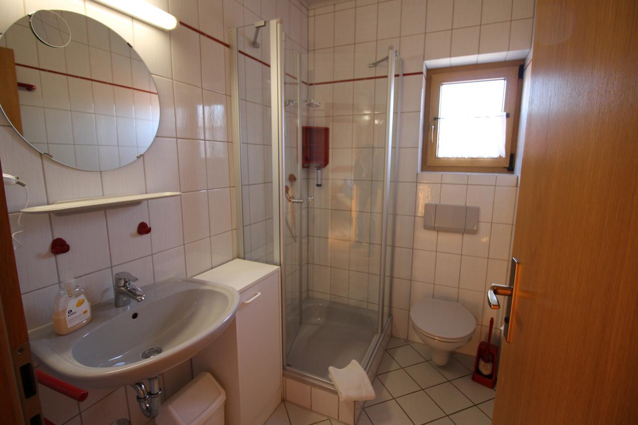 Gasthaus Und Ferienwohnungen "Zum Engel" Waldbrunn (Baden-Wurttemberg) Ruang foto